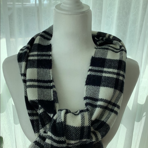 Buffalo plaid scarf - Picture 2 of 3
